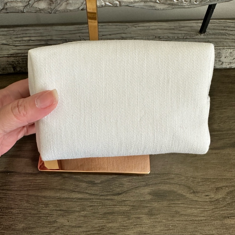 Dior Cream and Gold Makeup Pouch - Picture 2 of 5